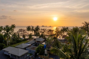 MANSION Luxury beach villa with sunset